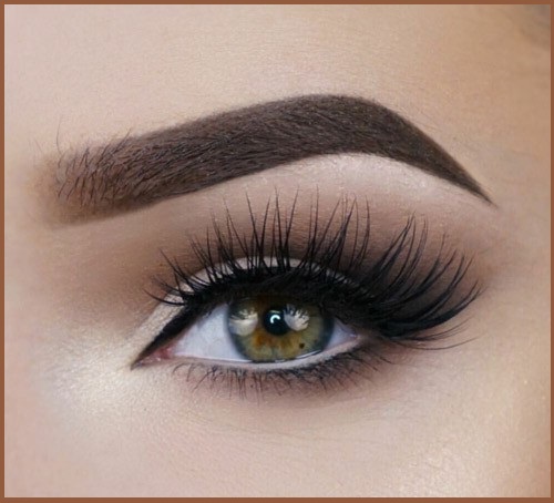 تكبير العيون بالمكياج الخفيف