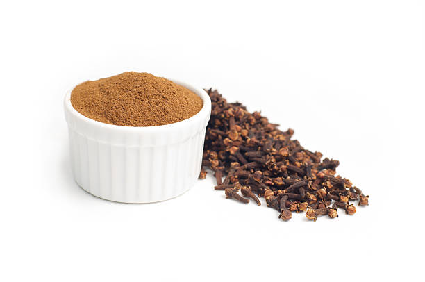 فوائد القرنفل للبشرة