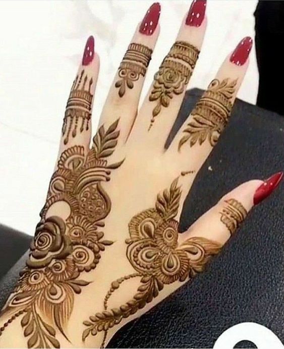 نقش حناء اماراتي أصابع مميز وناعم مجلة حرة Horrah Magazine