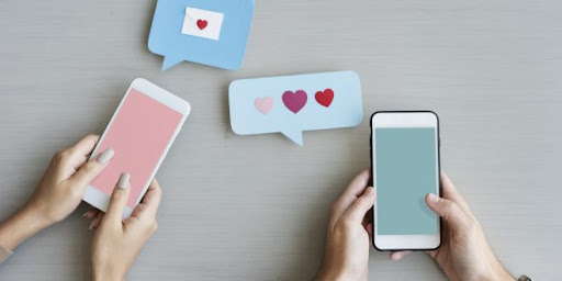 علامات الحب في مواقع التواصل الاجتماعي
