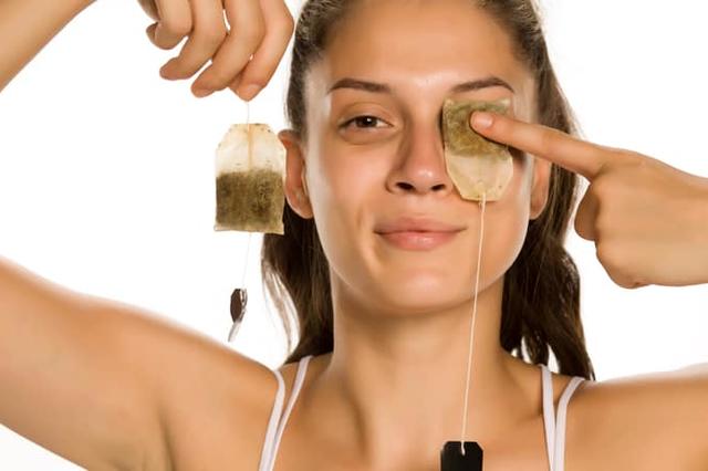 ماسك العين بالشاي الاخضر